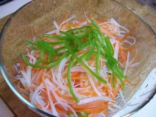 凉拌胡萝卜土豆丝的做法（凉拌土豆丝）